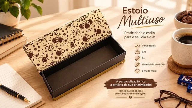 Estojo multiuso com tampa estampada de xícaras e grãos de café
